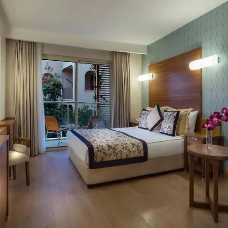 Trendy Adults Only Готель 4*